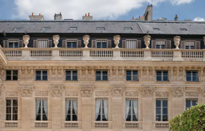 Photographie du Palais Royal et de vases médicis - Immeuble en copropriété